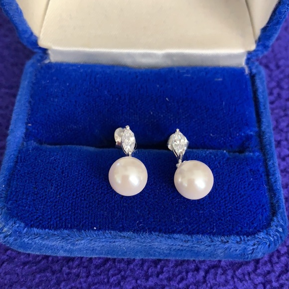 Silver Faux Pearl & Rhinestone Necklace & Earrings - Picture 4 of 14